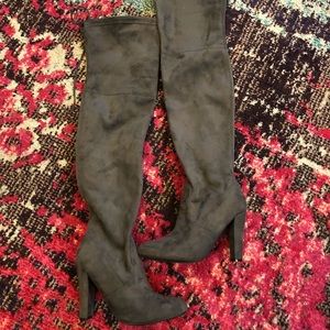 GREY OTK SUEDE STEVE MADDEN BOOTS